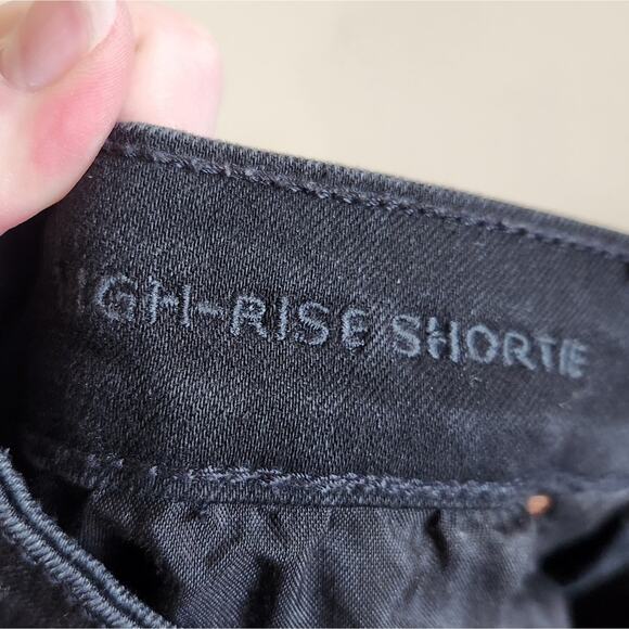 American Eagle Black Jean Shorts High Rise Shortie Distressed Frayed Hem Size 8 - Picture 7 of 7
